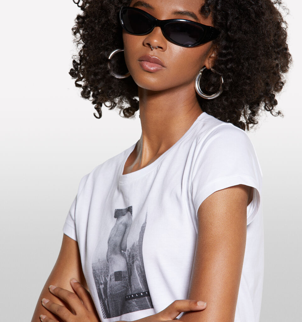 White t-shirt with woman print - women's short sleeve t-shirts - White | Sisley image number 4